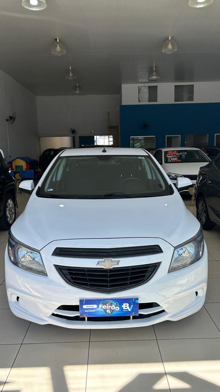 CHEVROLET Onix Hatch - Foto
