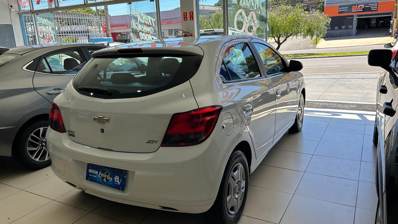 CHEVROLET Onix Hatch - Foto