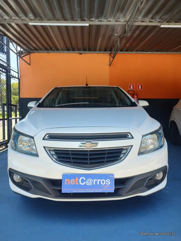 CHEVROLET Onix Hatch - Foto