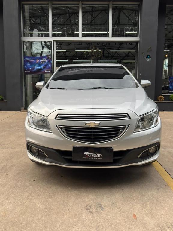 CHEVROLET Onix Hatch - Foto