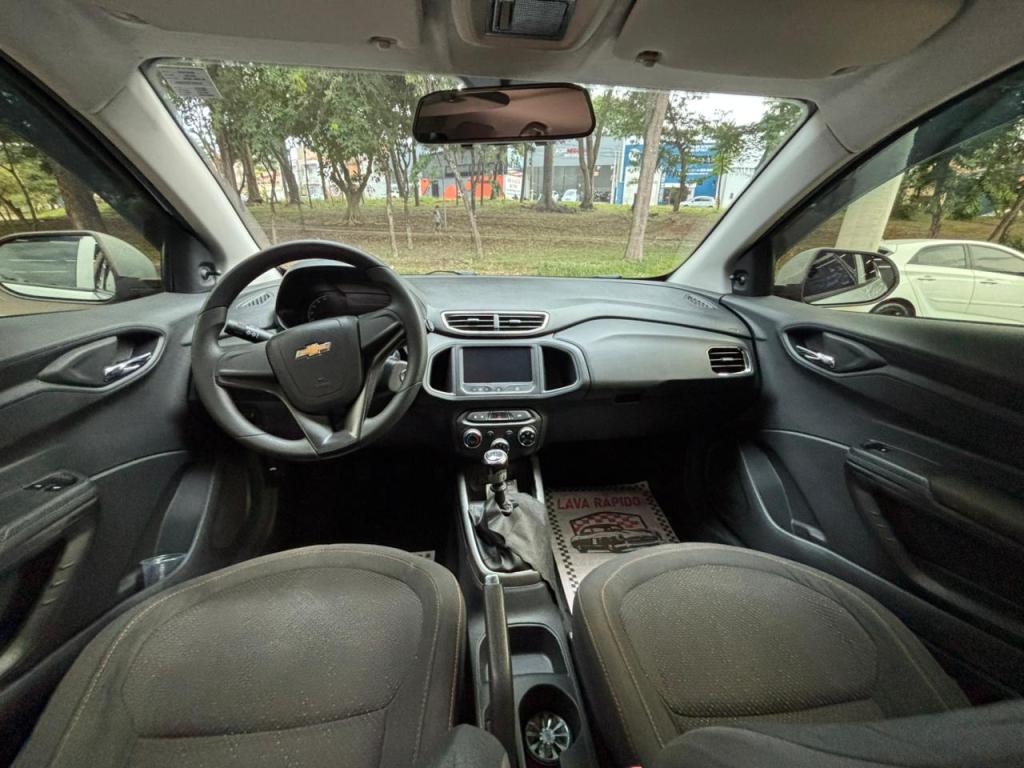 CHEVROLET Onix Hatch - Foto