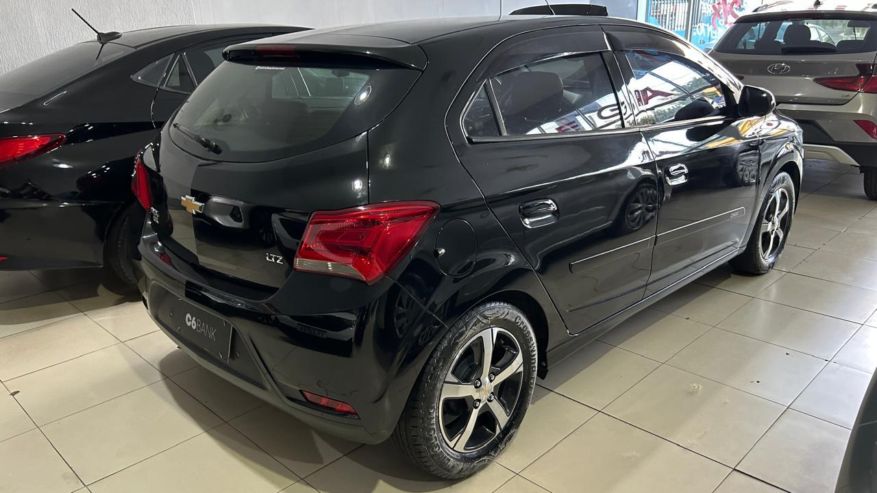 CHEVROLET Onix Hatch - Foto