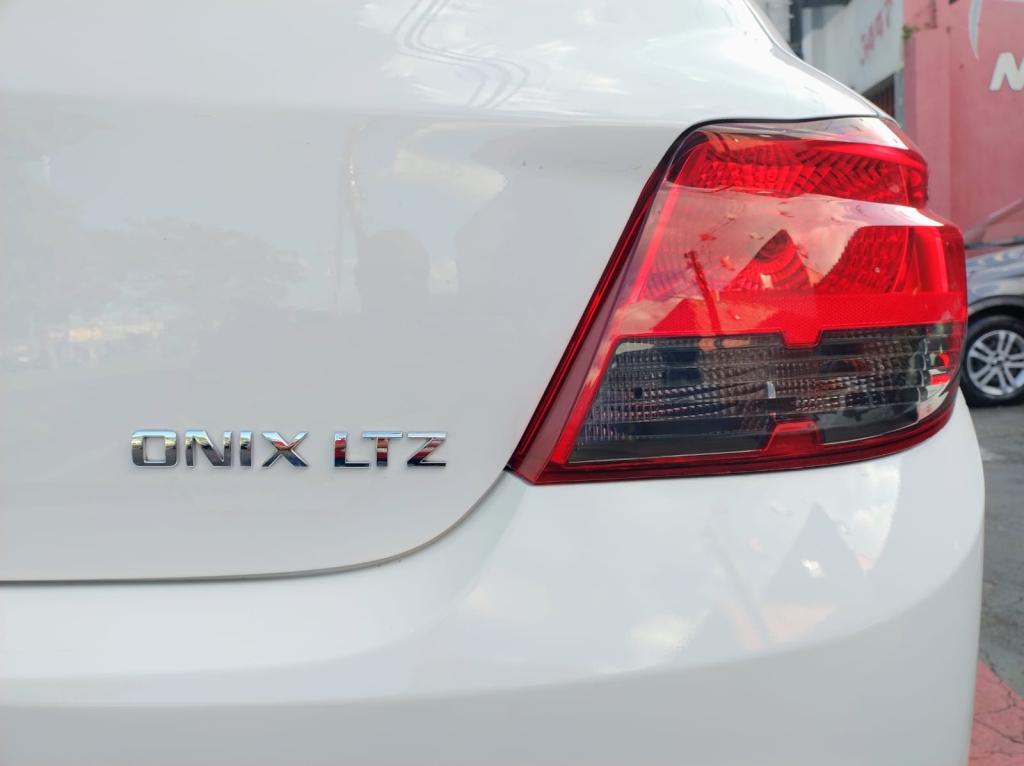 CHEVROLET Onix Hatch - Foto