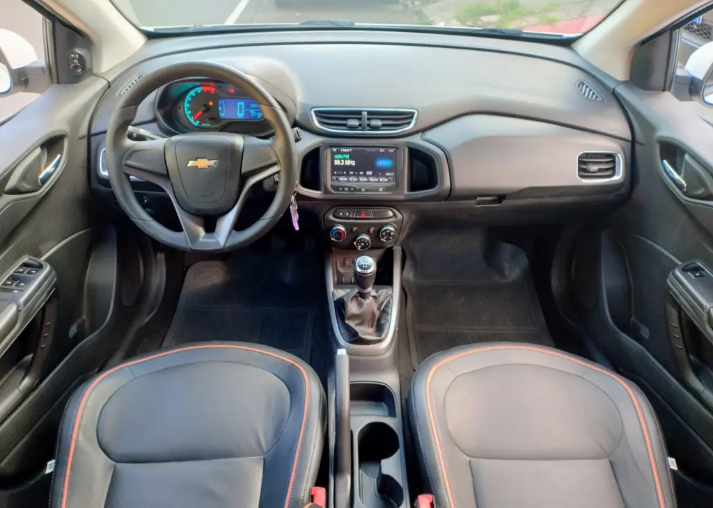 CHEVROLET Onix Hatch - Foto