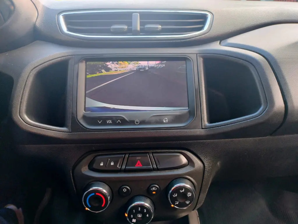 CHEVROLET Onix Hatch - Foto