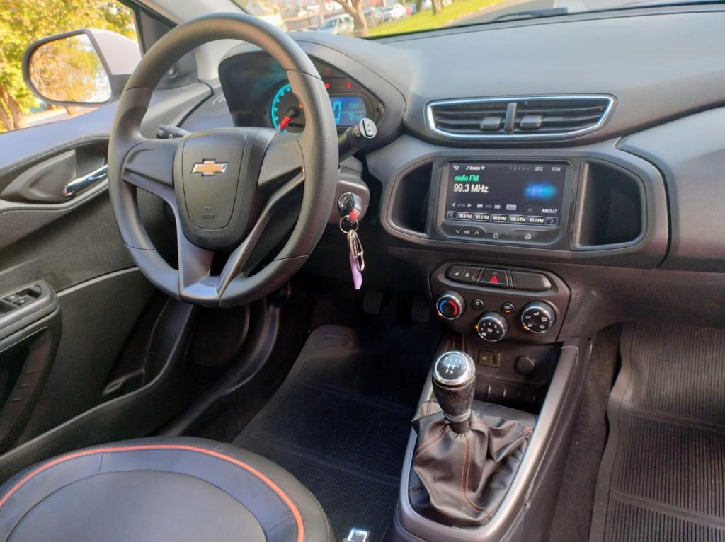 CHEVROLET Onix Hatch - Foto