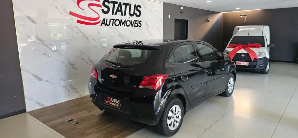 CHEVROLET Onix Hatch - Foto