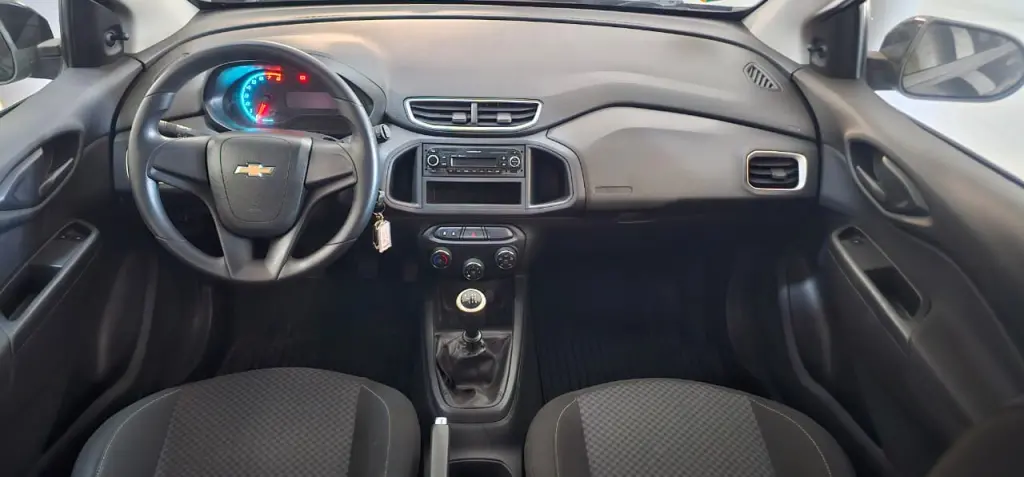 CHEVROLET Onix Hatch - Foto