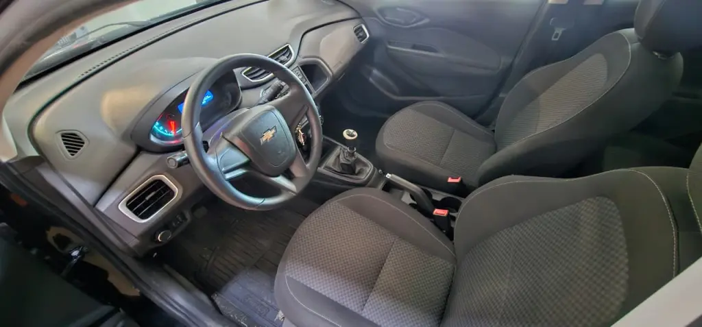 CHEVROLET Onix Hatch - Foto
