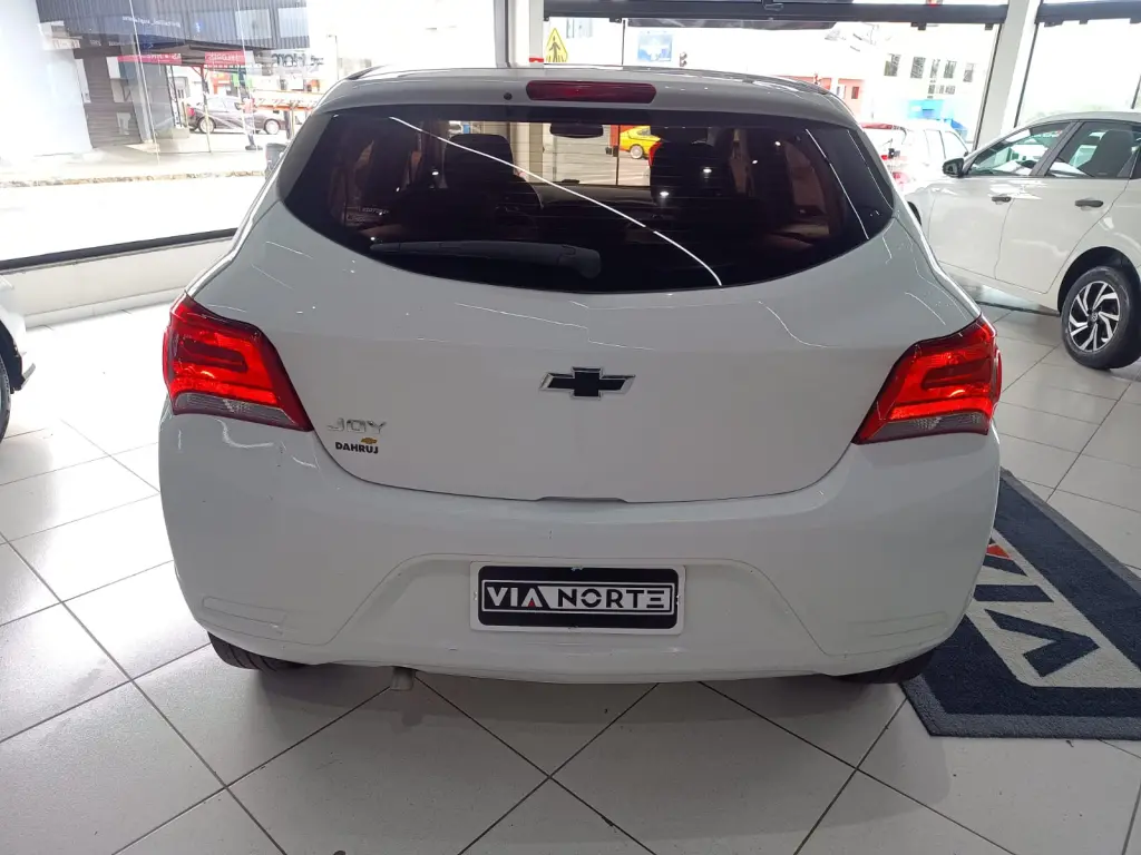 CHEVROLET Onix Hatch - Foto