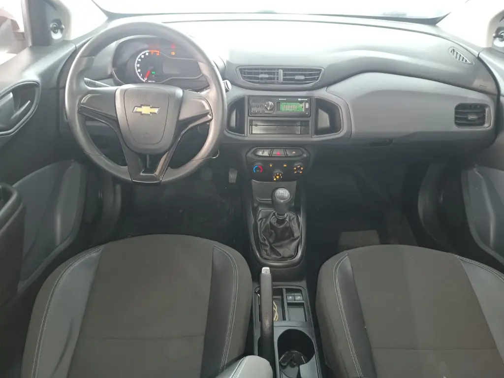 CHEVROLET Onix Hatch - Foto