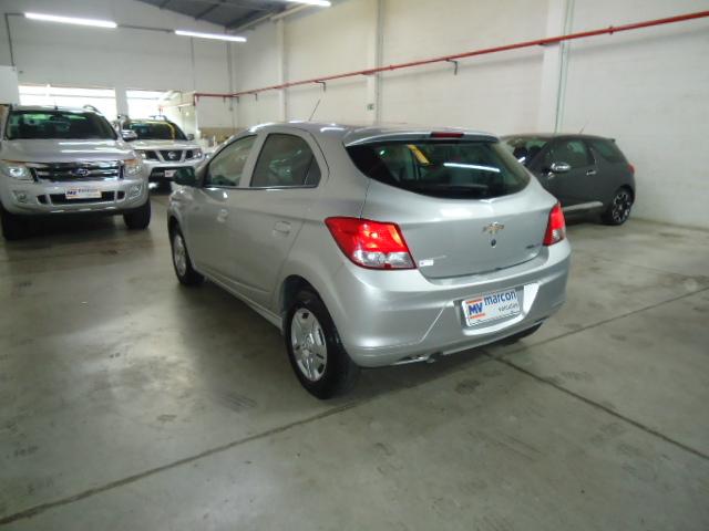 CHEVROLET Onix Hatch - Foto