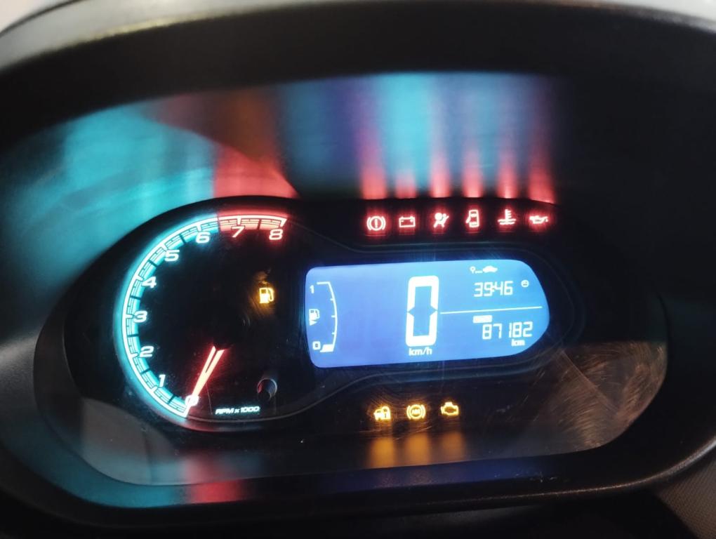 CHEVROLET Onix Hatch - Foto