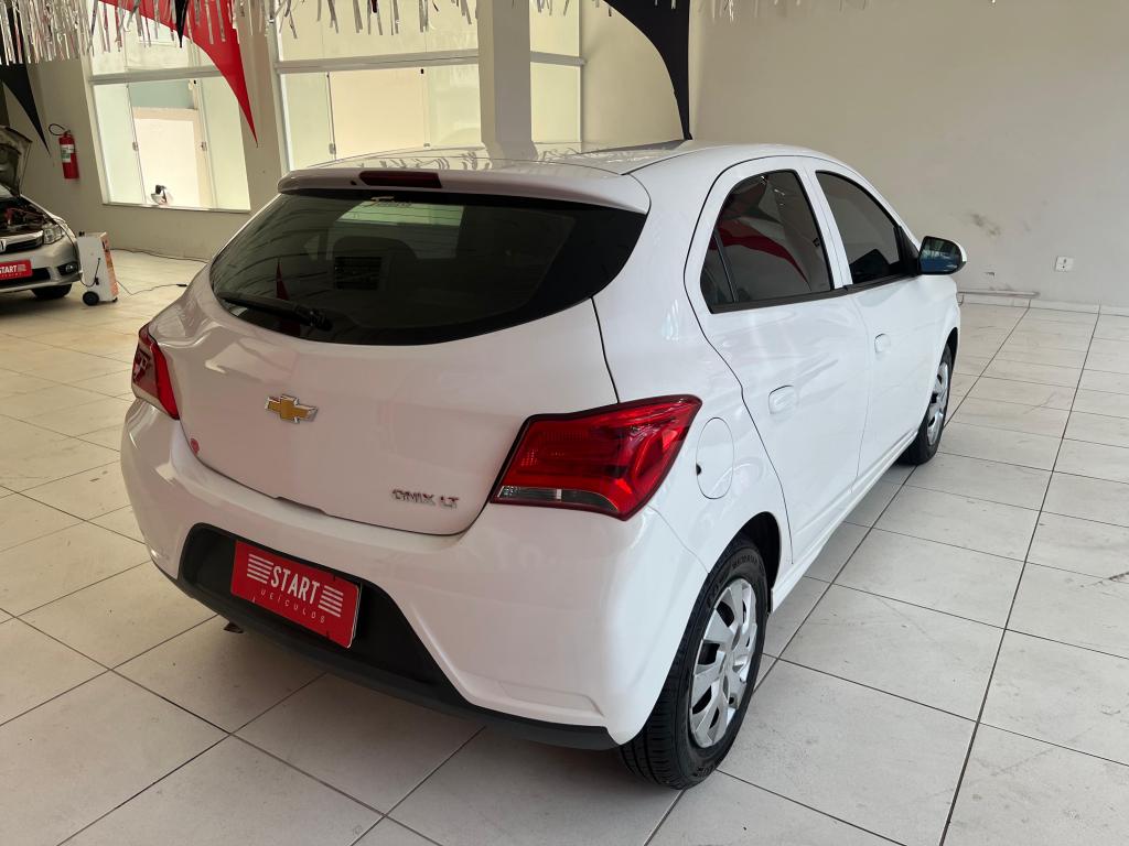 CHEVROLET Onix Hatch - Foto