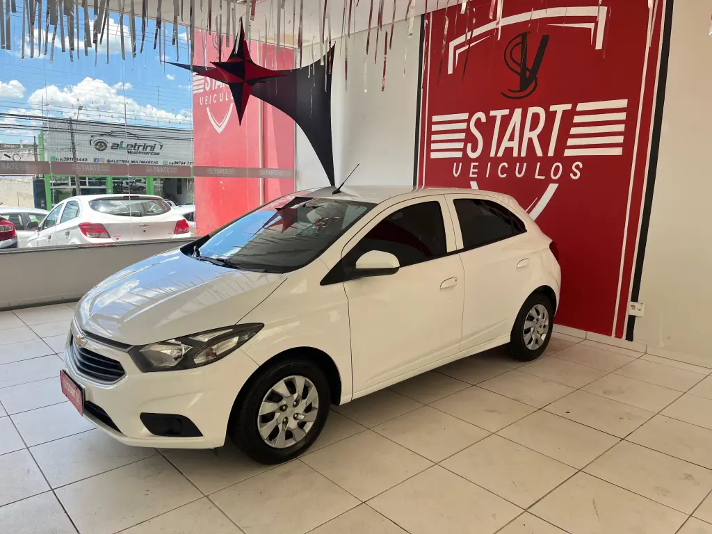 CHEVROLET Onix Hatch - Foto