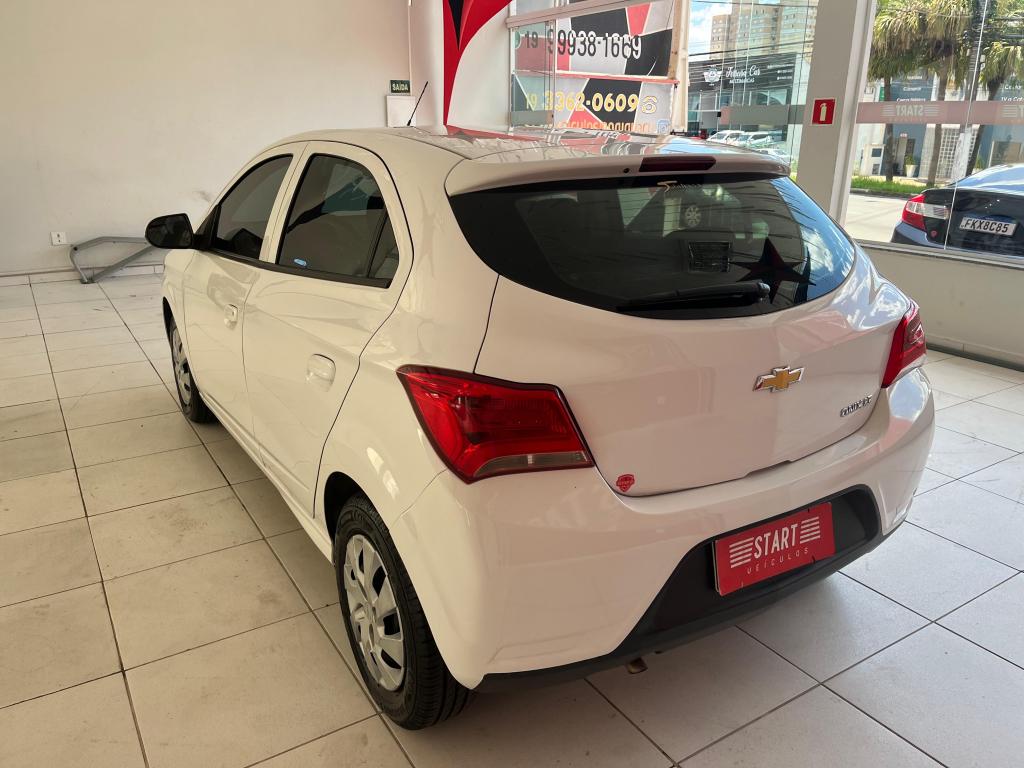 CHEVROLET Onix Hatch - Foto