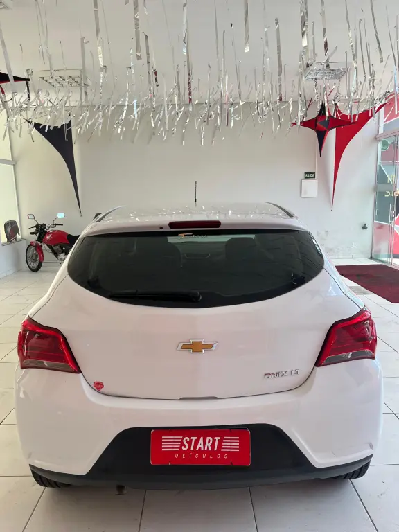 CHEVROLET Onix Hatch - Foto