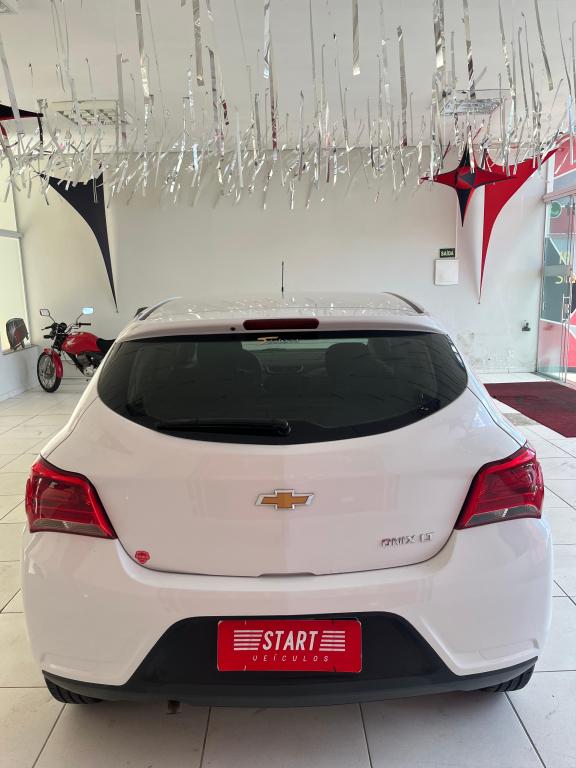 CHEVROLET Onix Hatch - Foto