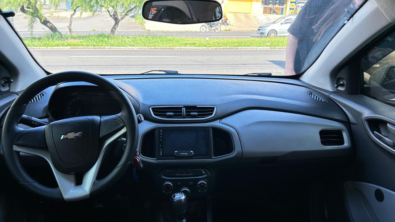 CHEVROLET Onix Hatch - Foto