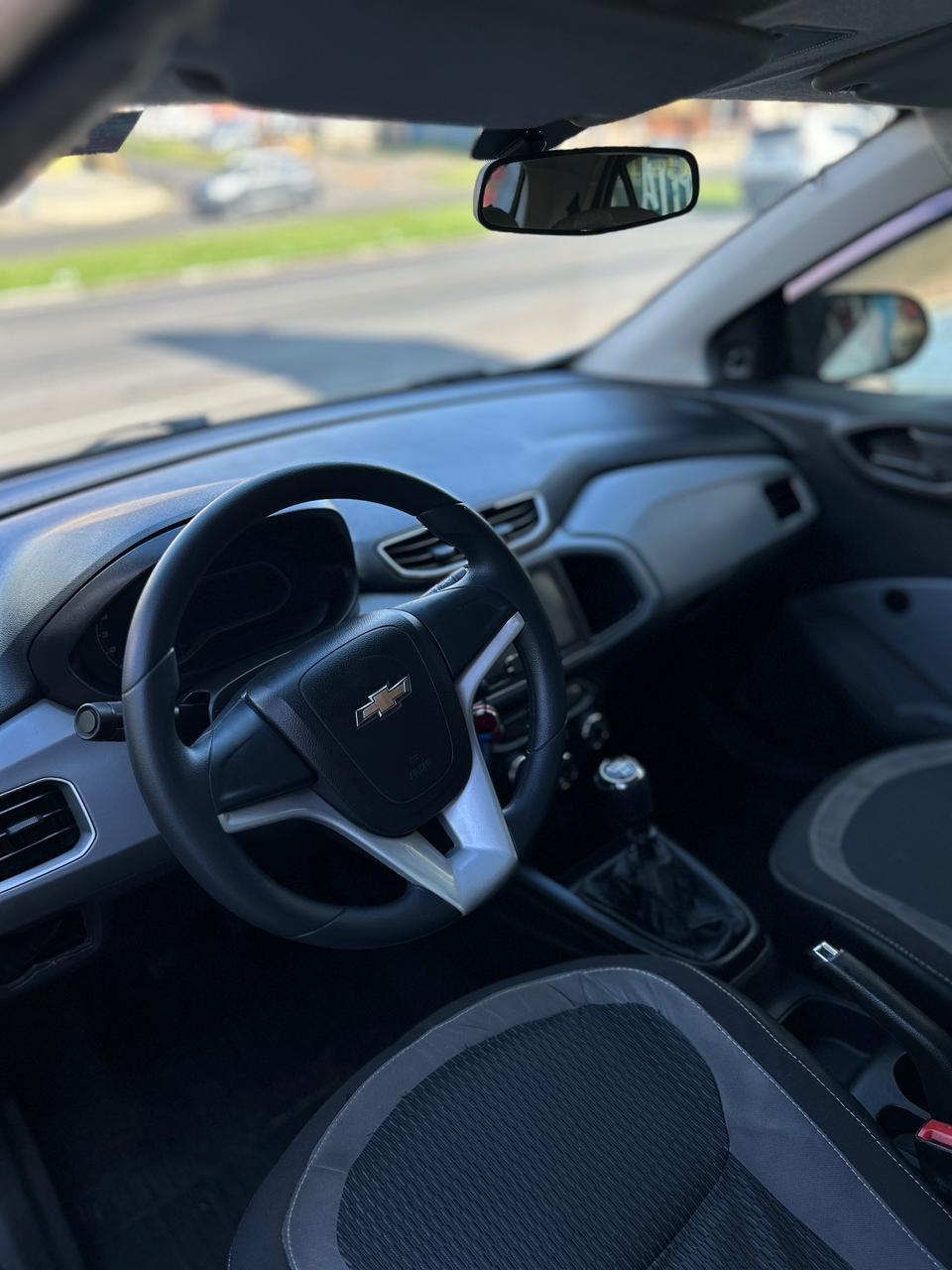 CHEVROLET Onix Hatch - Foto