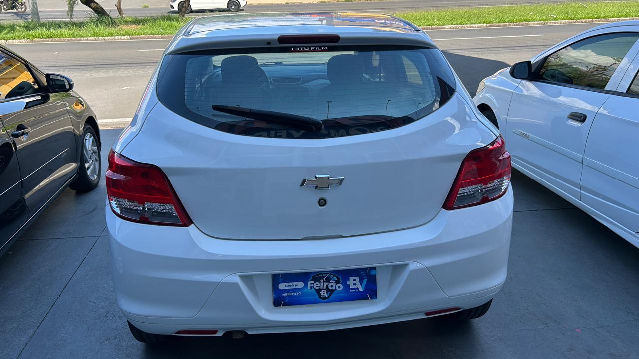 CHEVROLET Onix Hatch - Foto