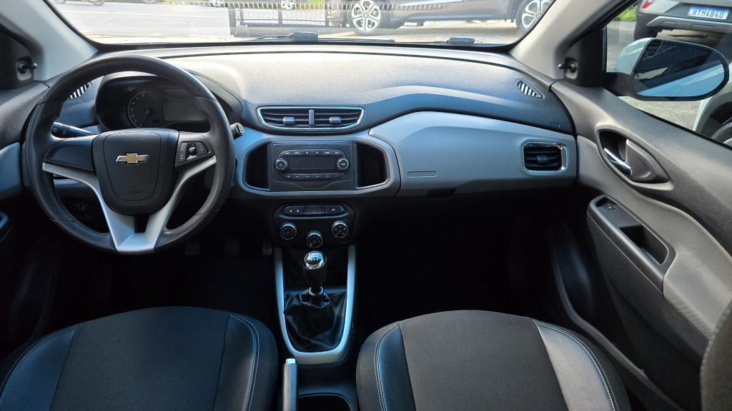 CHEVROLET Onix Hatch - Foto