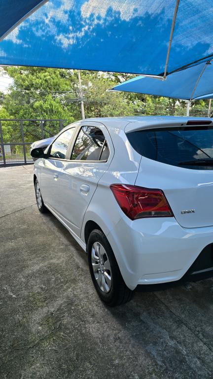 CHEVROLET Onix Hatch - Foto