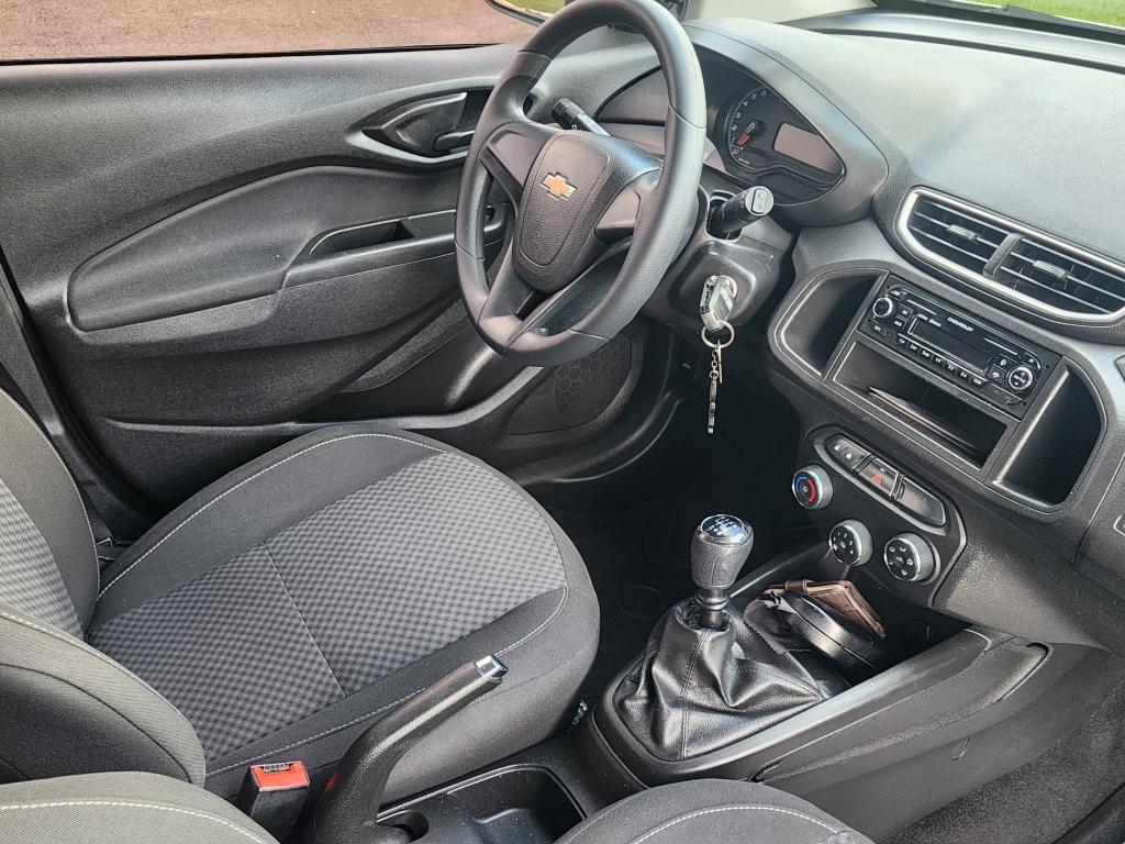 CHEVROLET Onix Hatch - Foto