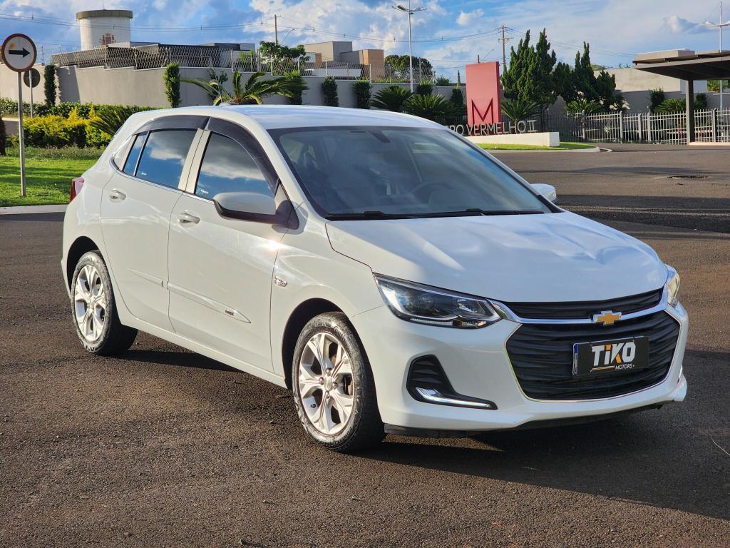 CHEVROLET Onix Hatch - Foto