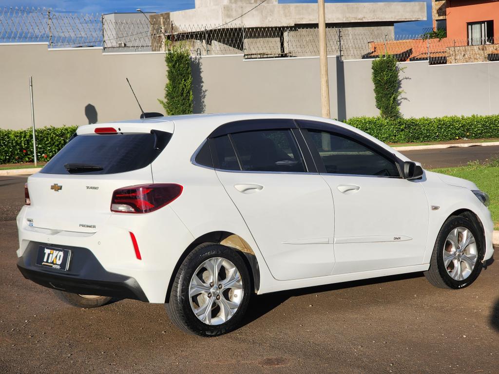 CHEVROLET Onix Hatch - Foto