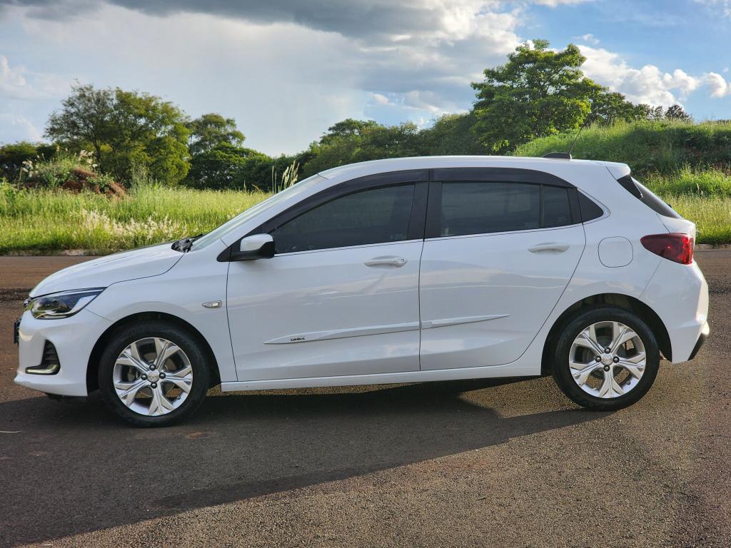 CHEVROLET Onix Hatch - Foto