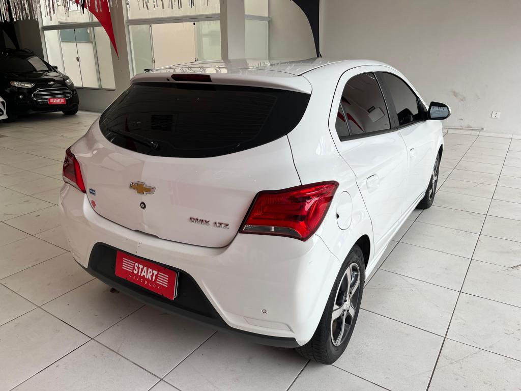 CHEVROLET Onix Hatch - Foto