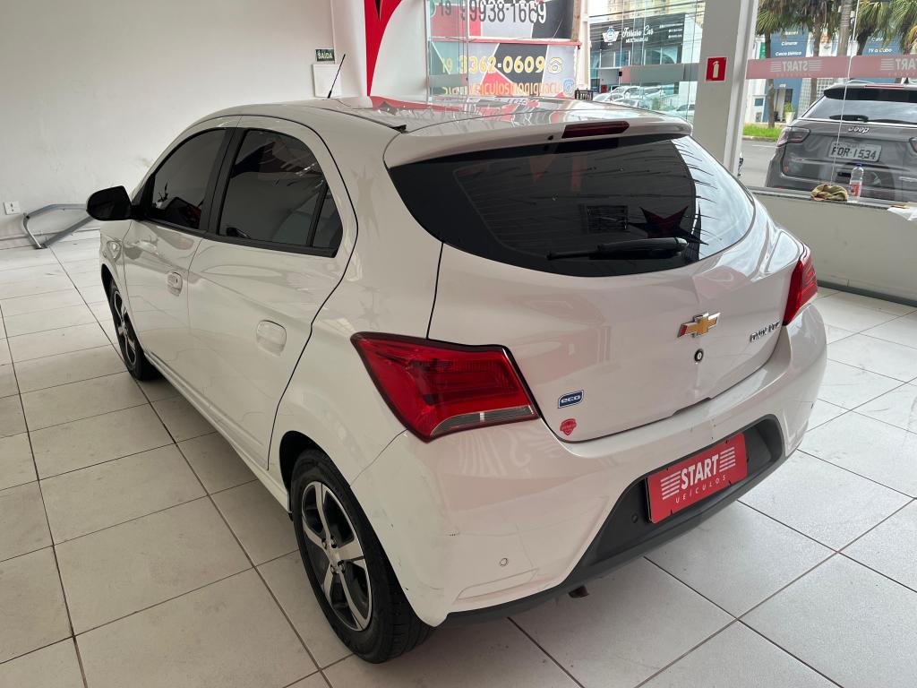 CHEVROLET Onix Hatch - Foto