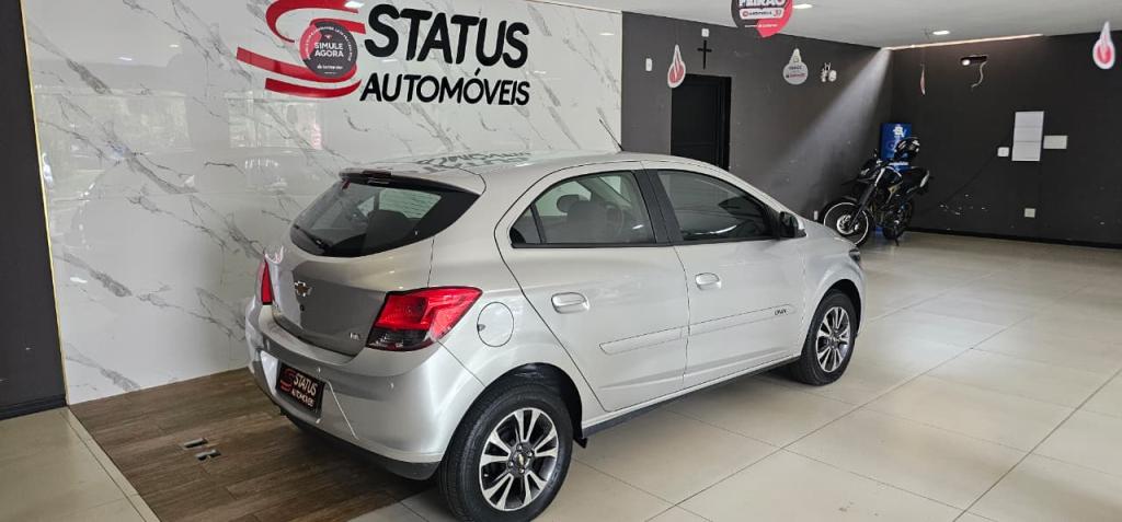 CHEVROLET Onix Hatch - Foto