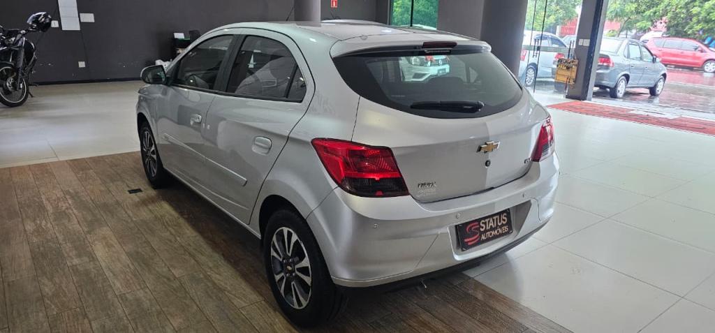CHEVROLET Onix Hatch - Foto