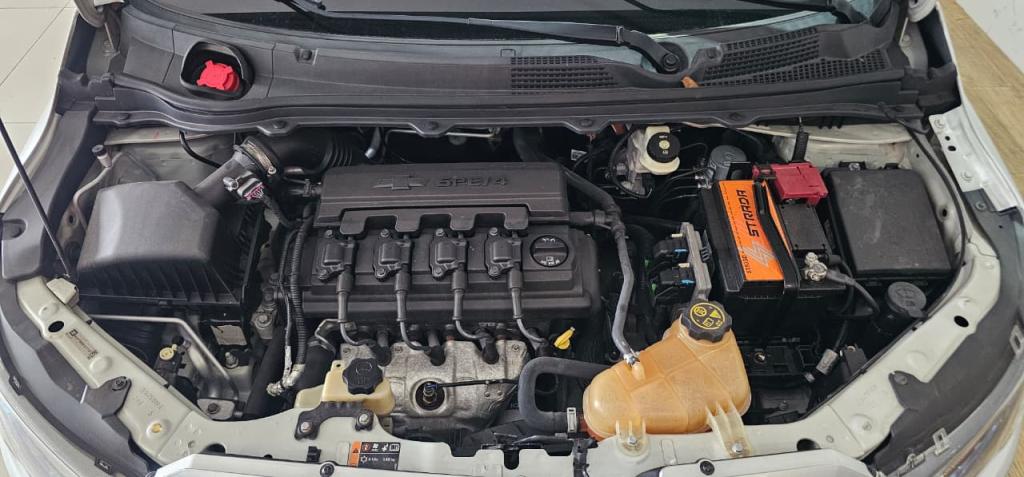 CHEVROLET Onix Hatch - Foto