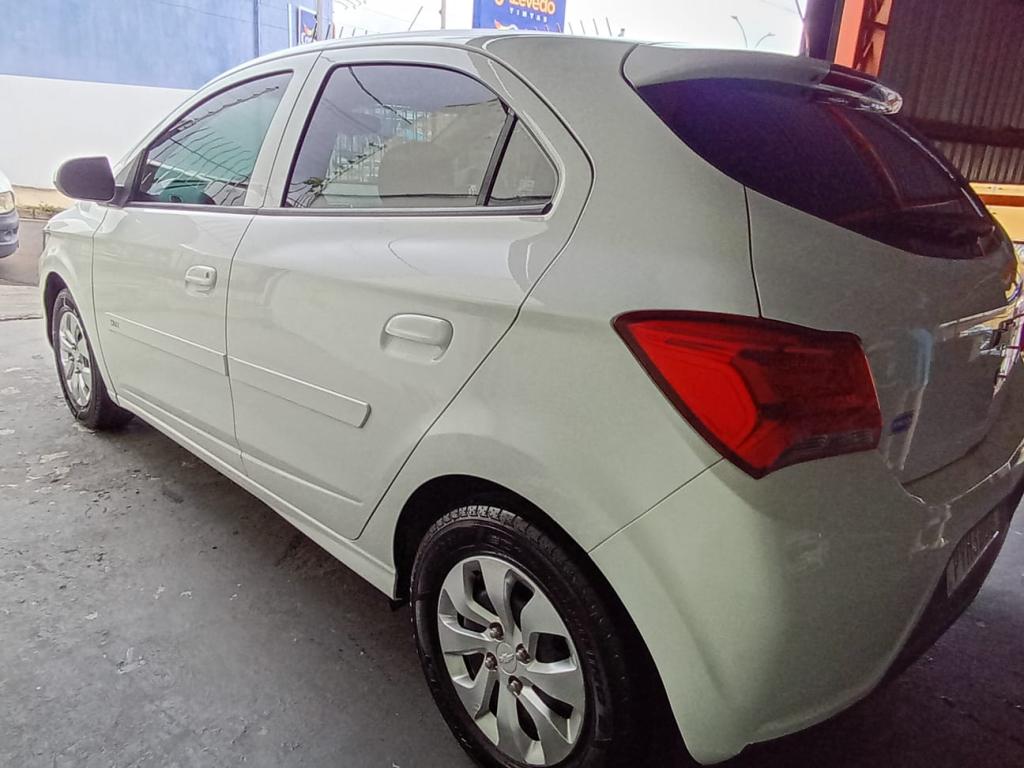 CHEVROLET Onix Hatch - Foto