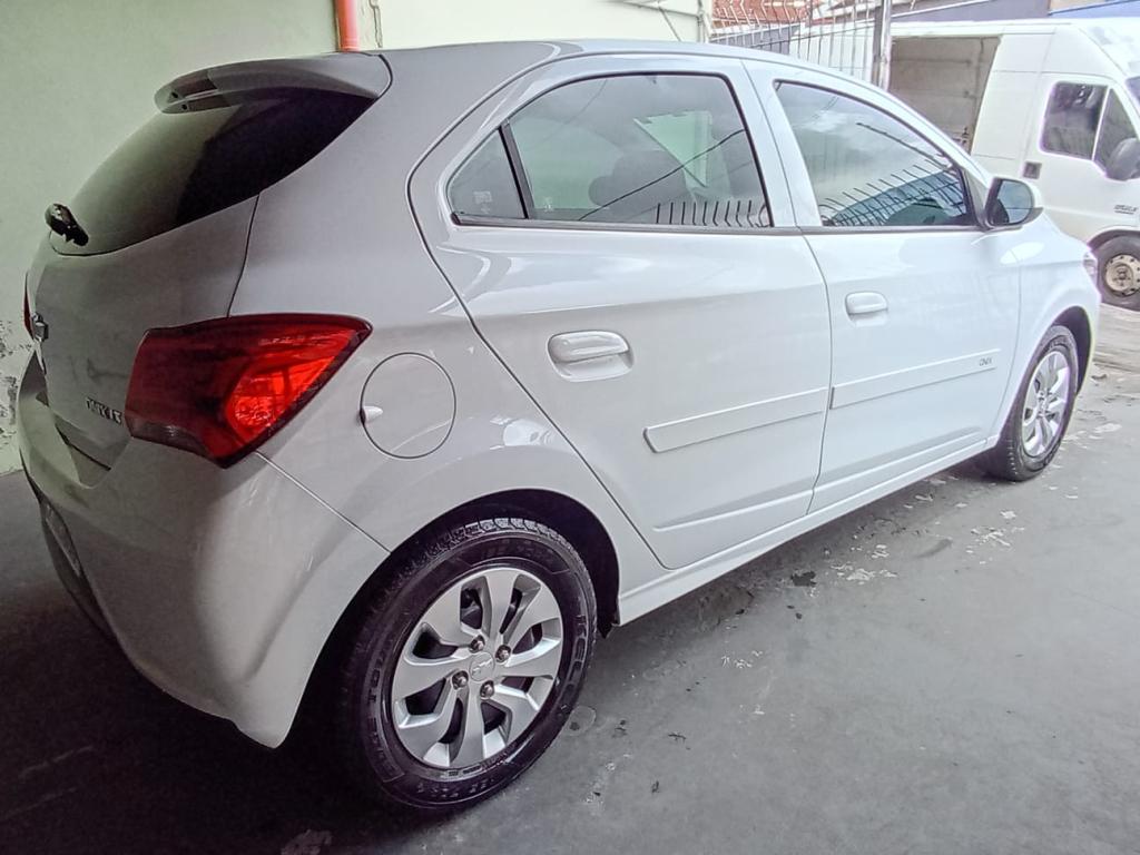 CHEVROLET Onix Hatch - Foto