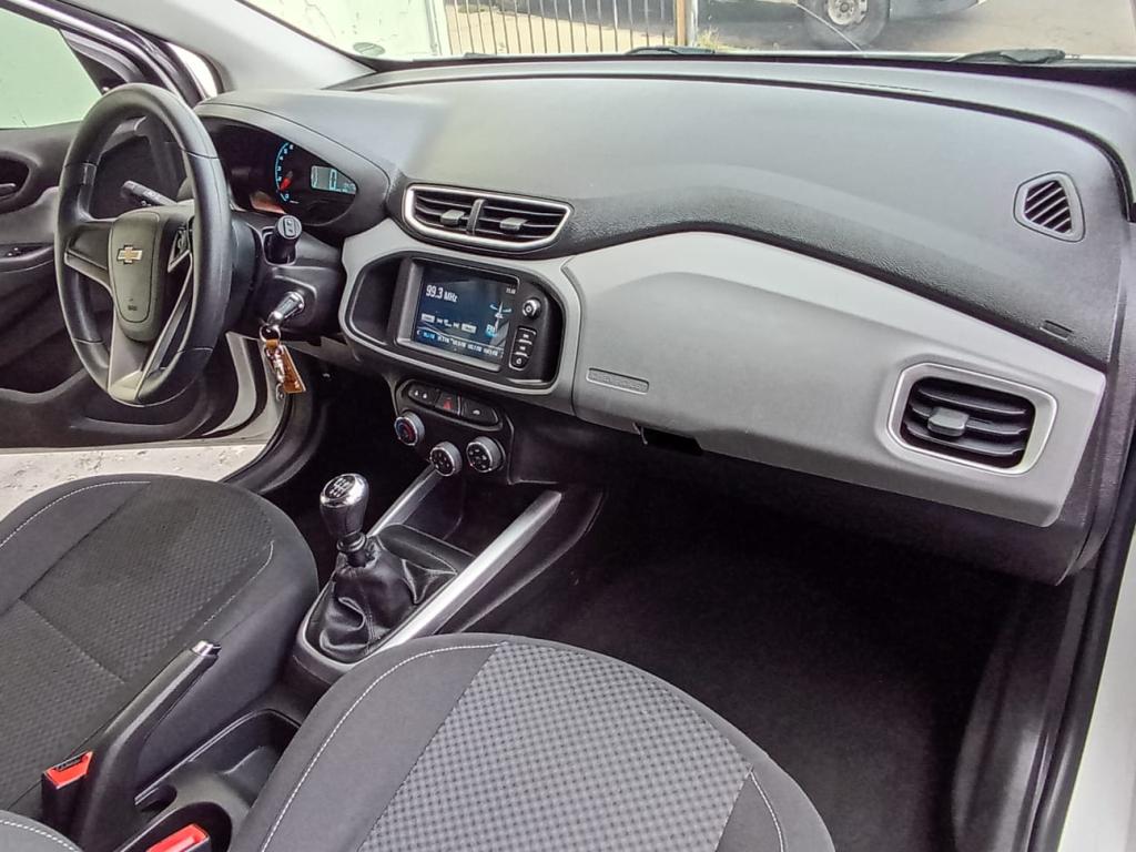 CHEVROLET Onix Hatch - Foto