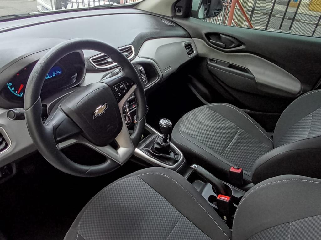 CHEVROLET Onix Hatch - Foto