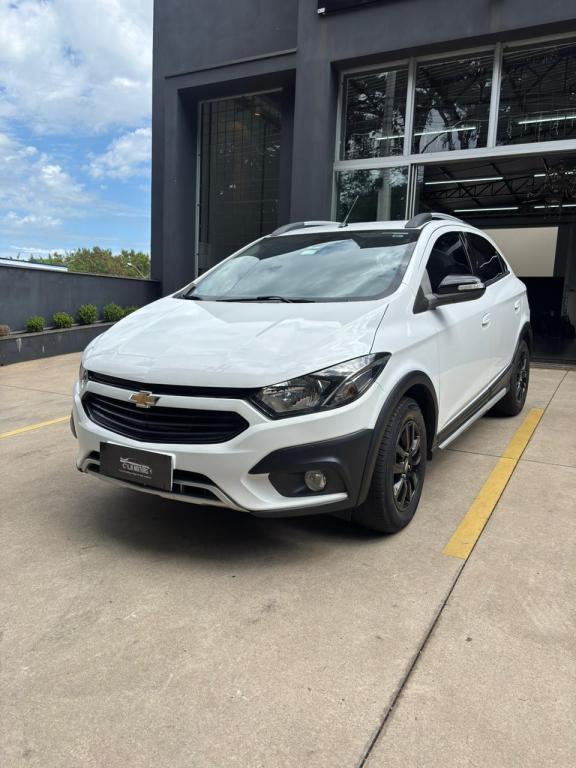 CHEVROLET Onix Hatch - Foto