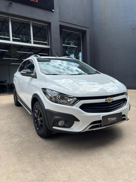 CHEVROLET Onix Hatch - Foto