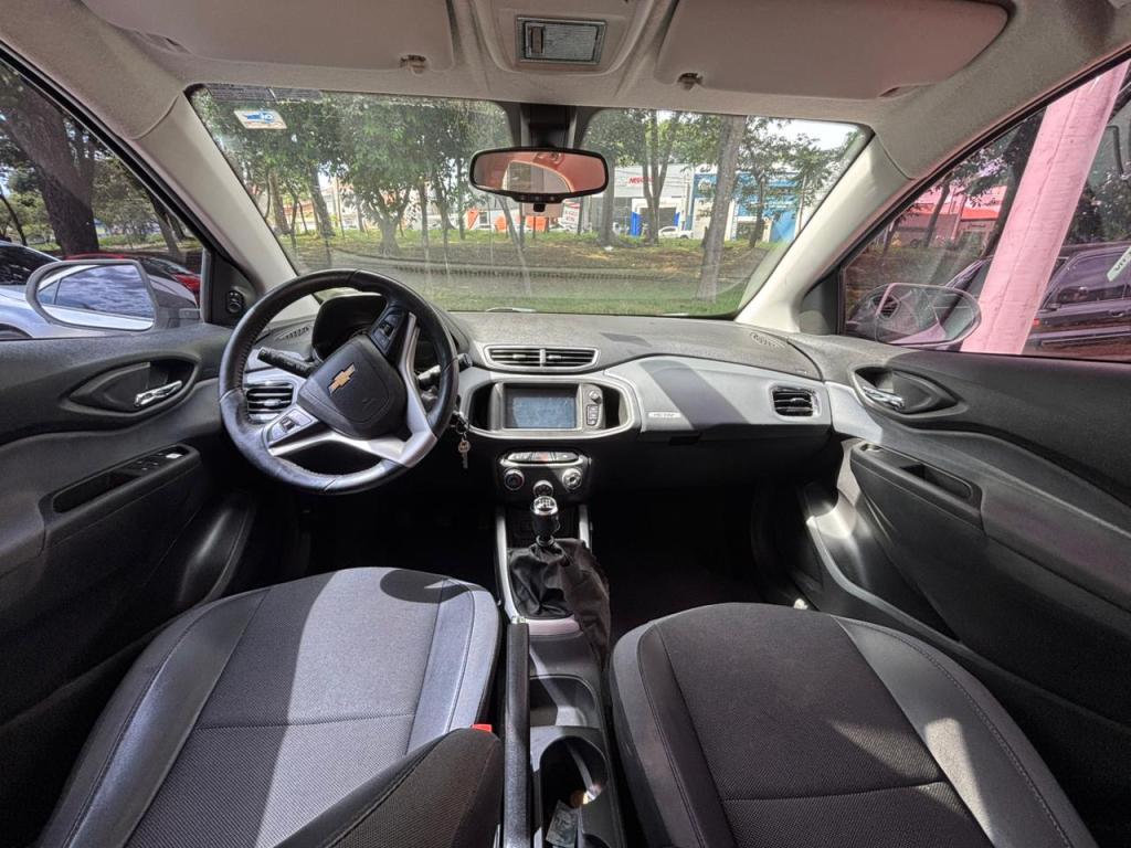 CHEVROLET Onix Hatch - Foto