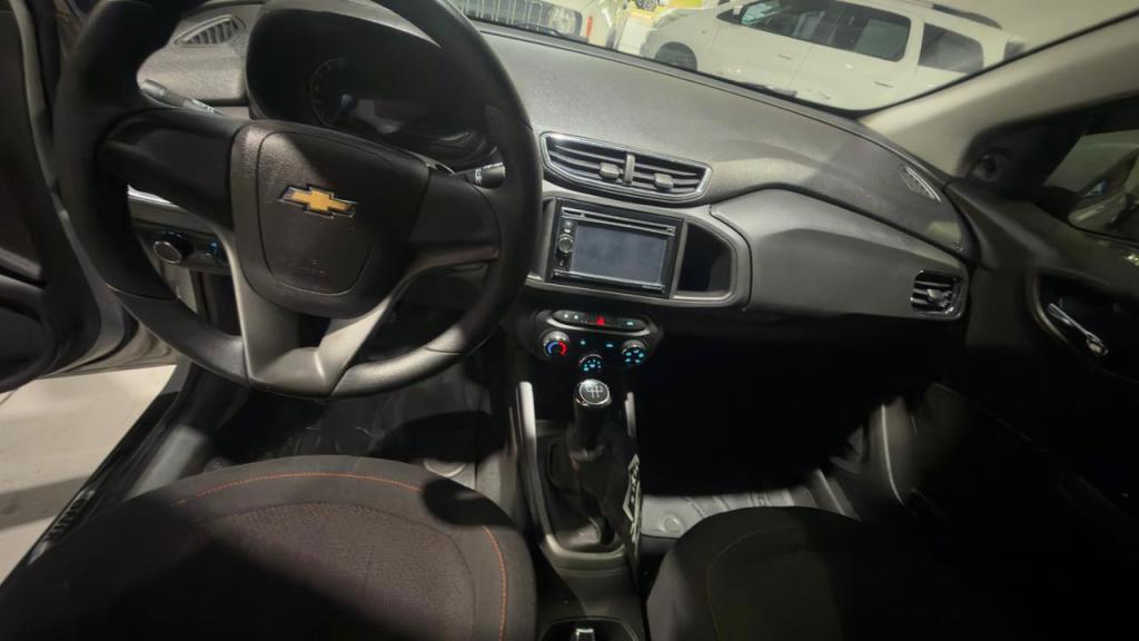 CHEVROLET Onix Hatch - Foto