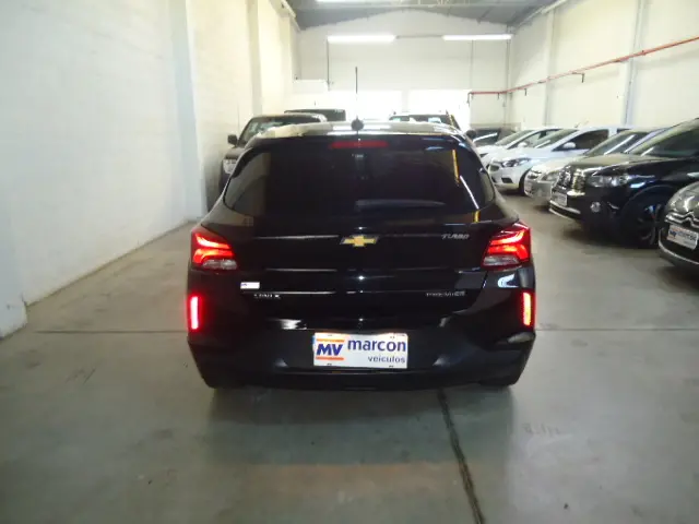 CHEVROLET Onix Hatch - Foto