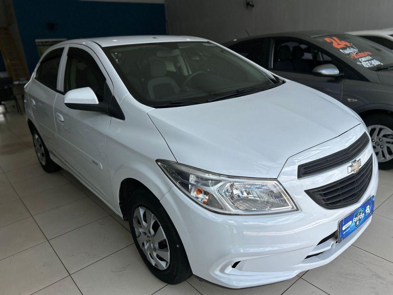 CHEVROLET Onix Hatch - Foto