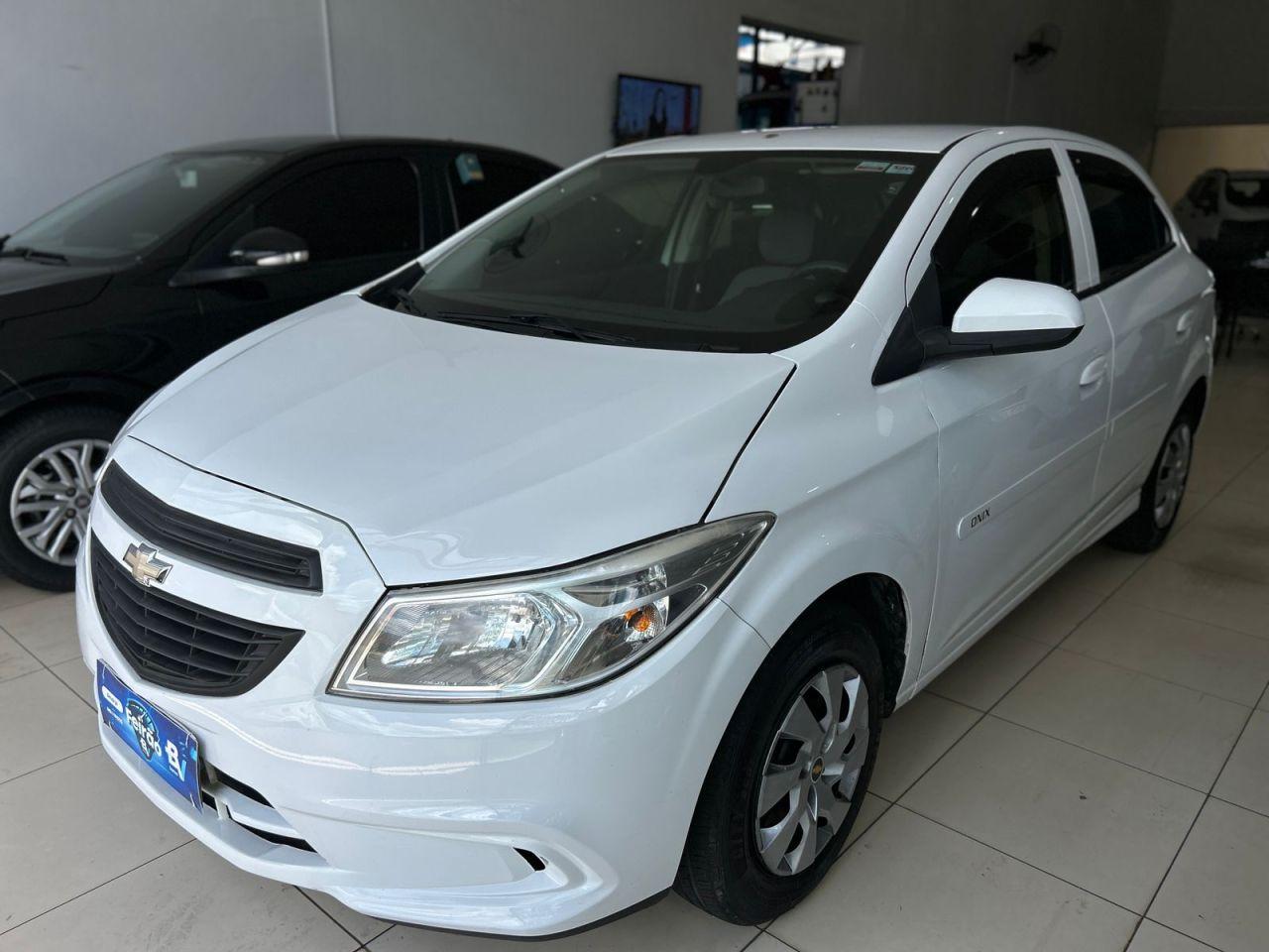 CHEVROLET Onix Hatch - Foto