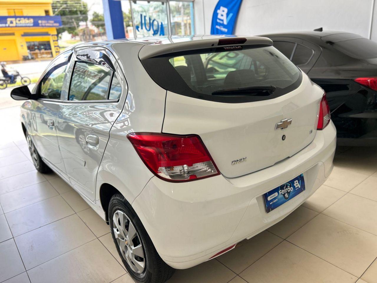 CHEVROLET Onix Hatch - Foto