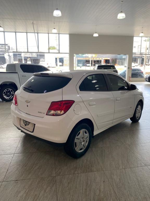 CHEVROLET Onix Hatch - Foto