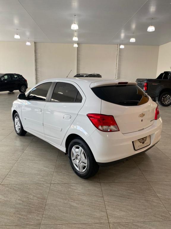 CHEVROLET Onix Hatch - Foto